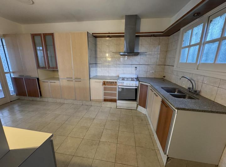 Casa · 266m² · 7 Ambientes · 1 Cochera