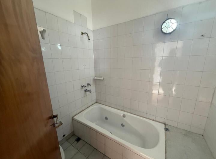 Casa · 192m² · 6 Ambientes · 2 Cocheras