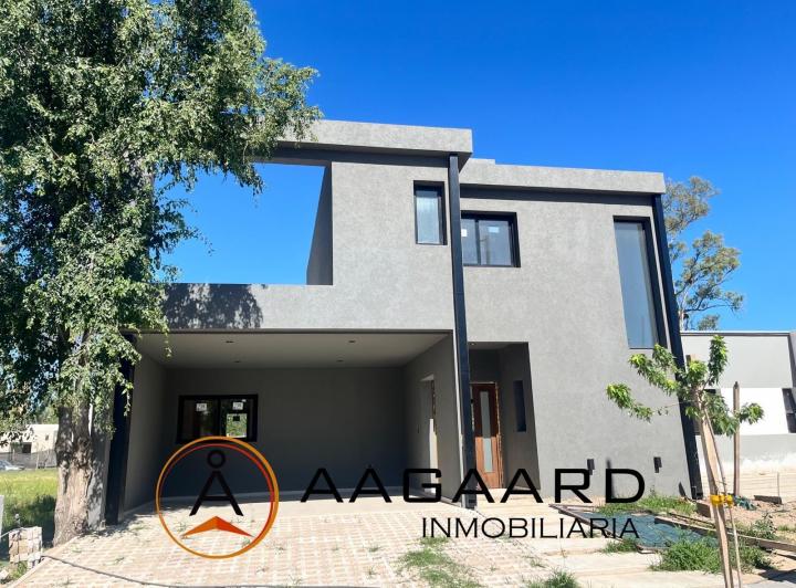 Casa · 163m² · 5 Ambientes · 1 Cochera