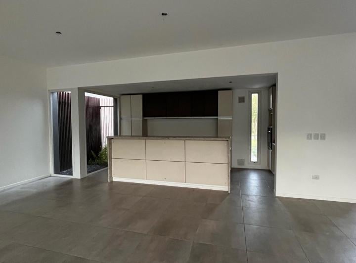 Casa · 300m² · 5 Ambientes · 1 Cochera