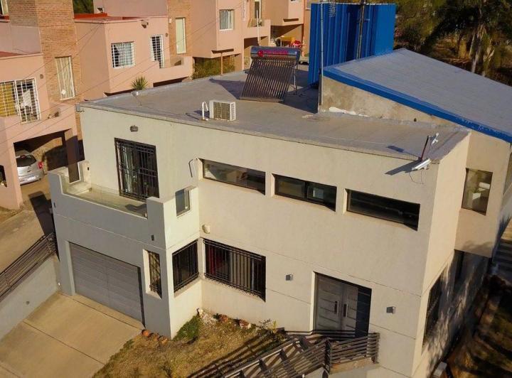 Casa · 285m² · 6 Ambientes · 1 Cochera