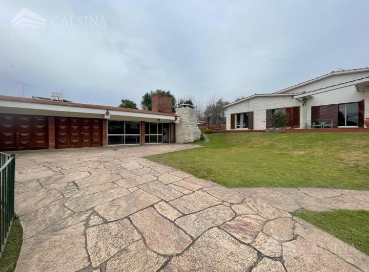 Casa · 1596m² · 5 Ambientes · 2 Cocheras