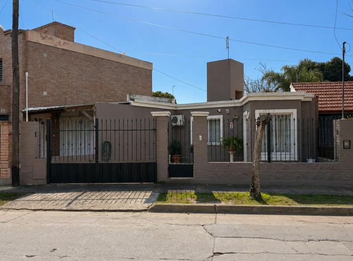 Casa · 32m² · 4 Ambientes · 1 Cochera