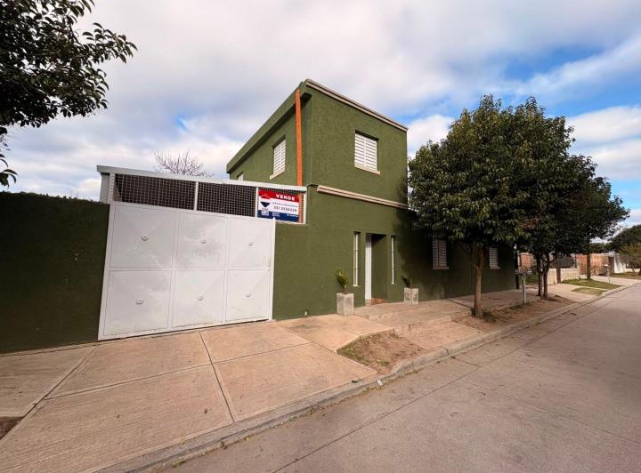 Casa · 175m² · 8 Ambientes · 2 Cocheras