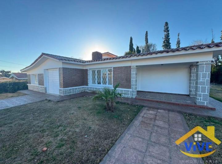 Casa · 228m² · 5 Ambientes · 1 Cochera