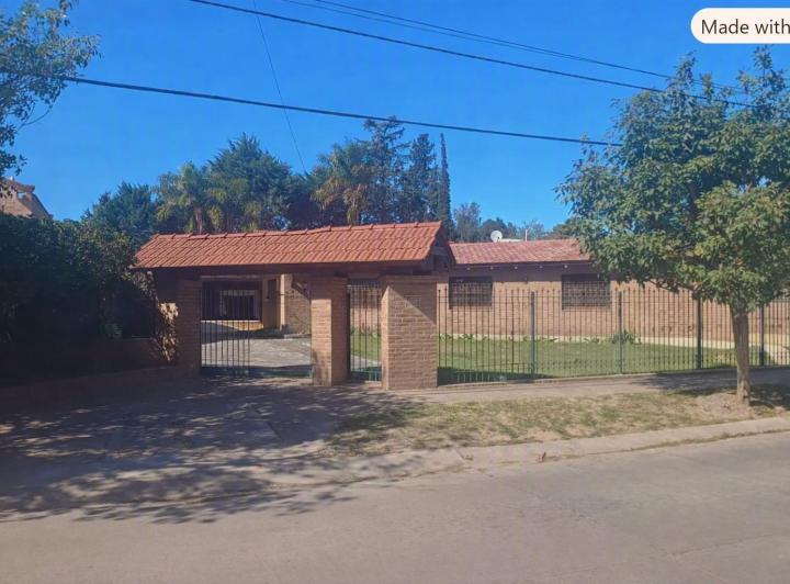 Casa · 520m² · 5 Dormitorios · 2 Cocheras