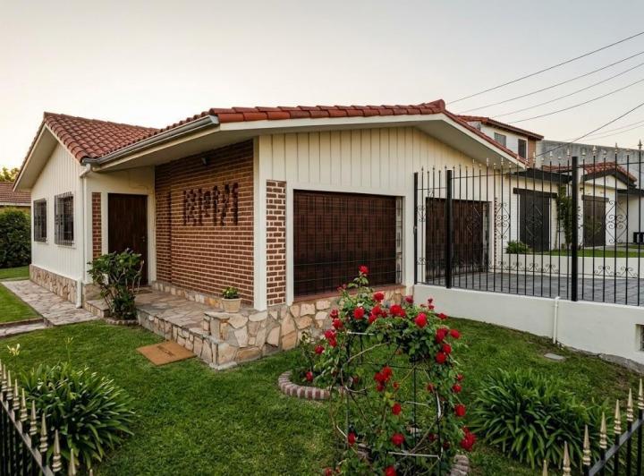 Casa · 126m² · 7 Ambientes · 1 Cochera