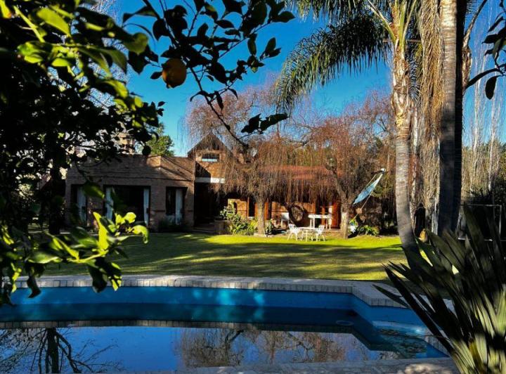 Casa · 280m² · 4 Ambientes · 2 Cocheras