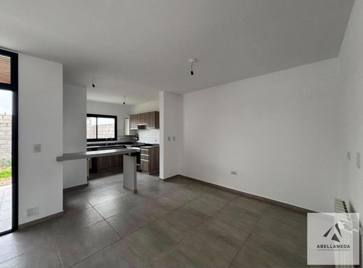 Casa · 135m² · 5 Ambientes · 2 Cocheras