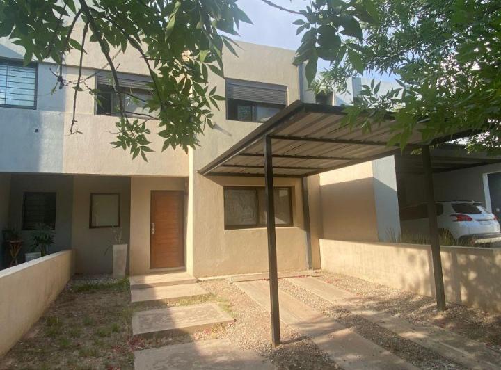 Casa · 120m² · 2 Ambientes · 1 Cochera