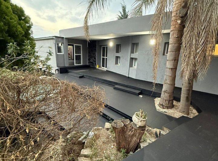 Casa · 250m² · 6 Ambientes · 2 Cocheras