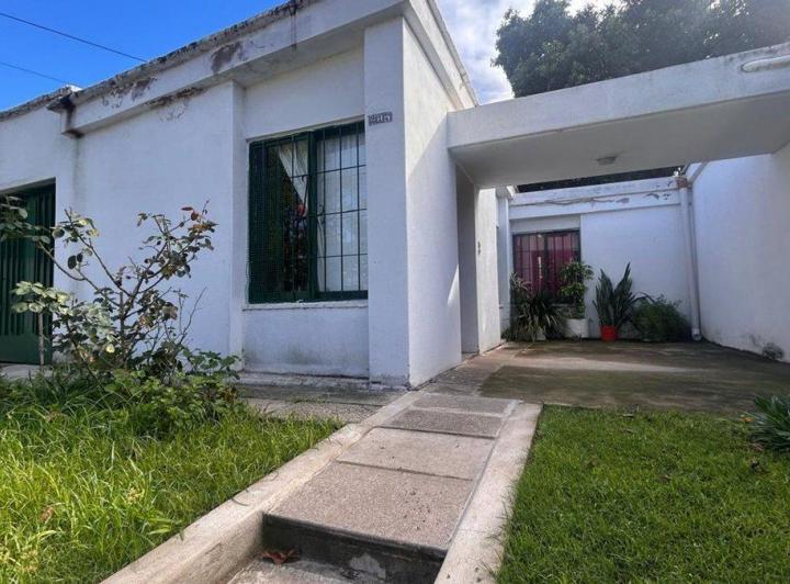 Casa · 93m² · 5 Ambientes · 1 Cochera