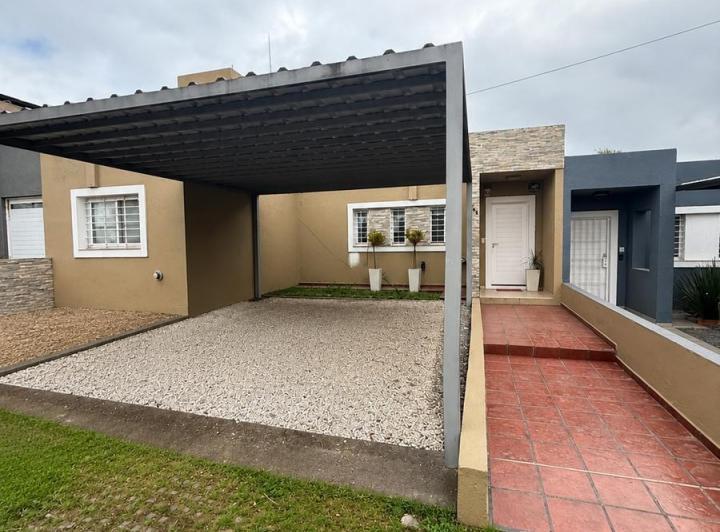 Casa · 256m² · 3 Ambientes · 2 Cocheras