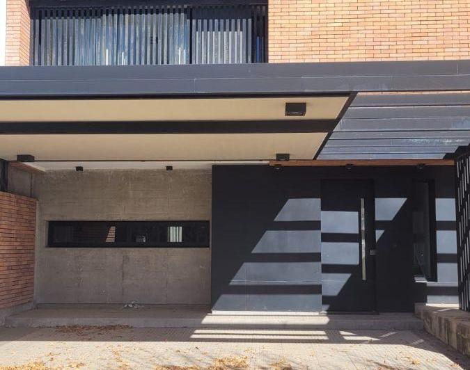 Casa · 180m² · 5 Ambientes · 1 Cochera