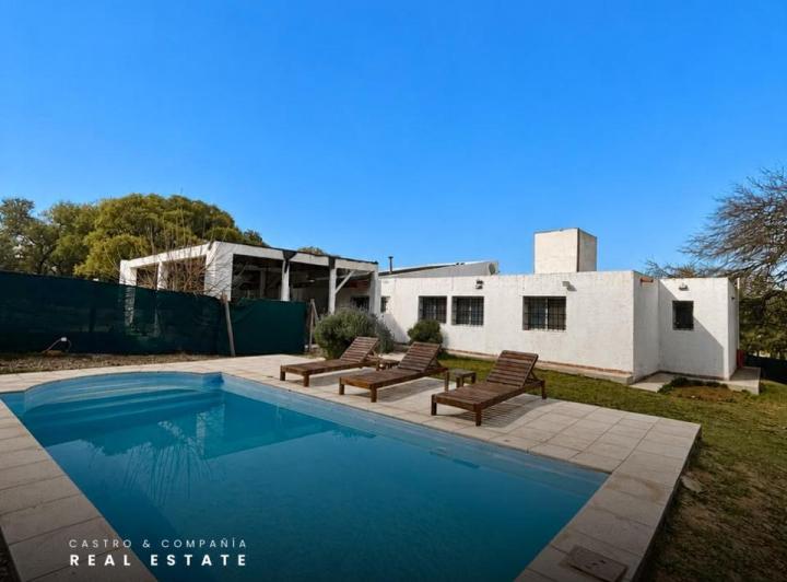 Casa · 373m² · 14 Ambientes · 1 Cochera