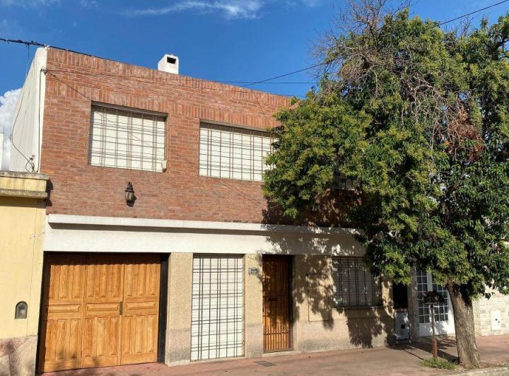 Casa · 205m² · 7 Ambientes · 1 Cochera
