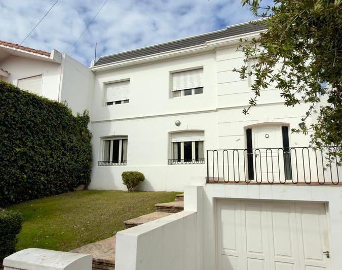 Casa · 261m² · 5 Ambientes · 2 Cocheras