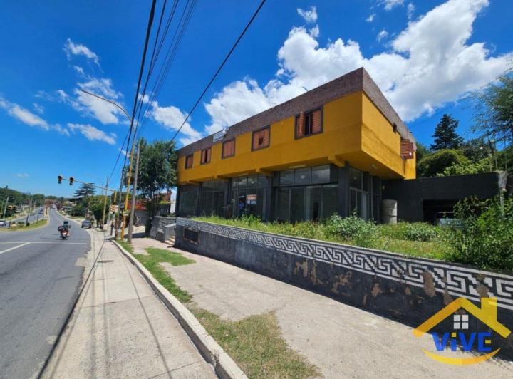 Casa · 290m² · 10 Ambientes · 2 Cocheras