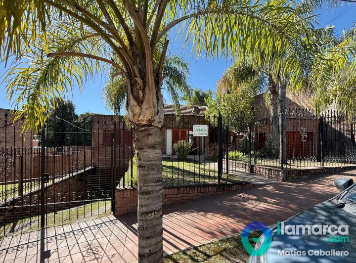 Casa · 340m² · 8 Ambientes · 2 Cocheras