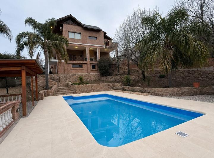 Casa · 483m² · 10 Ambientes · 2 Cocheras