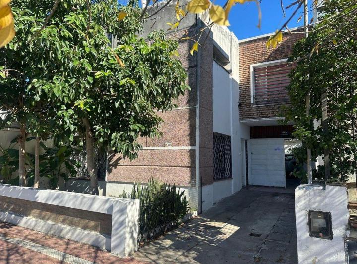 Casa · 205m² · 6 Ambientes · 1 Cochera
