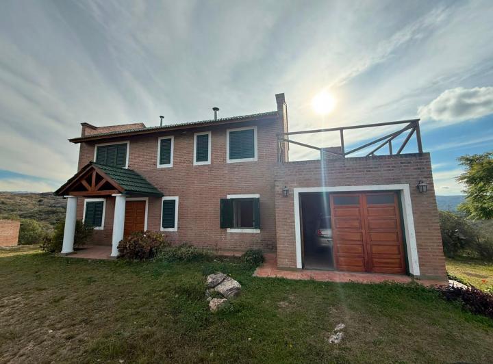 Casa · 450m² · 6 Ambientes · 1 Cochera