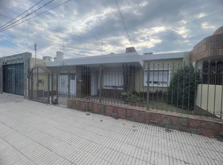 Casa · 175m² · 9 Ambientes · 1 Cochera