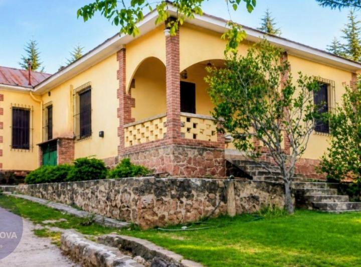 Casa · 399m² · 12 Ambientes · 4 Cocheras