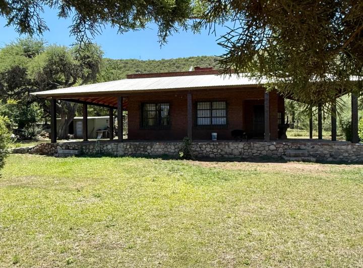 Casa · 225m² · 4 Ambientes · 2 Cocheras