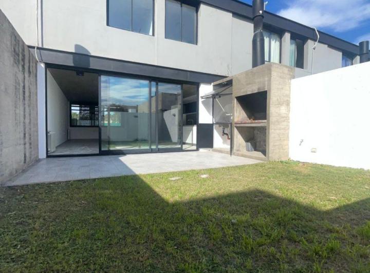 Casa · 130m² · 5 Ambientes · 2 Cocheras