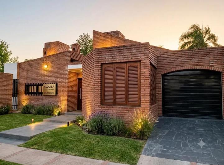 Casa · 220m² · 4 Ambientes · 1 Cochera