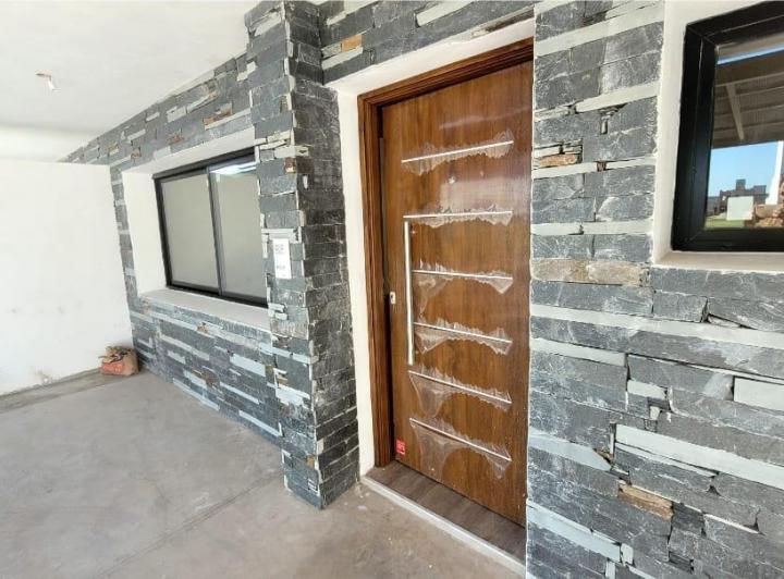 Casa · 100m² · 5 Ambientes · 2 Cocheras