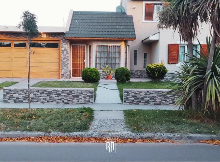 Casa · 141m² · 5 Ambientes · 2 Cocheras
