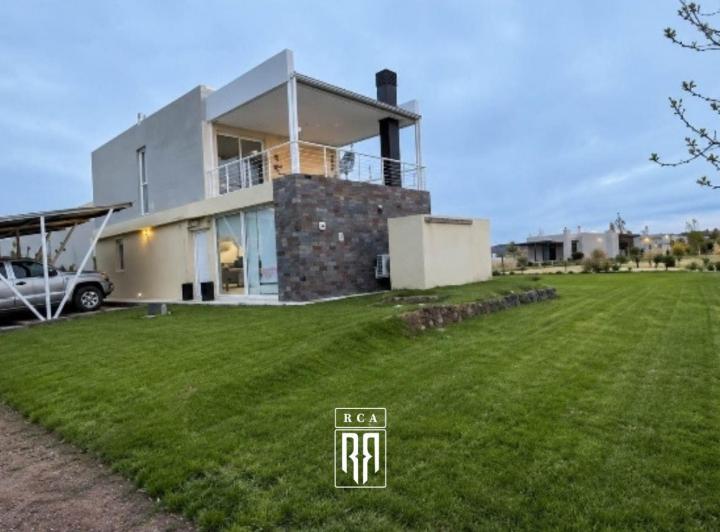 Casa · 112m² · 5 Ambientes · 3 Cocheras