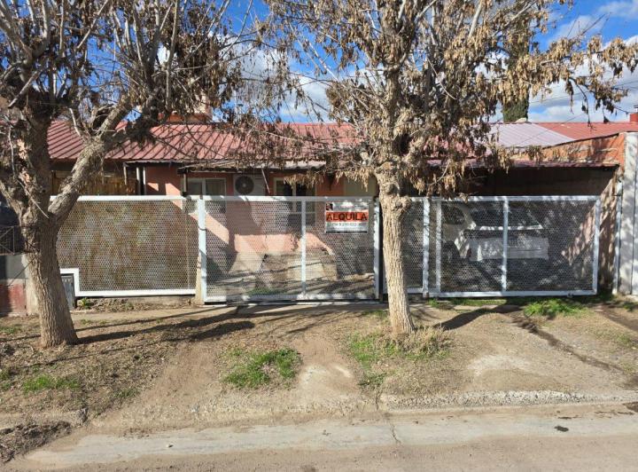 Casa · 60m² · 5 Ambientes · 2 Cocheras