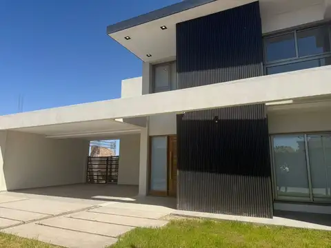 Casa en Venta en Santa Lucia, Santa Lucía