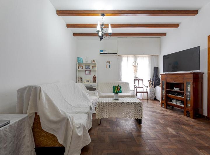 Casa · 256m² · 7 Ambientes · 3 Cocheras