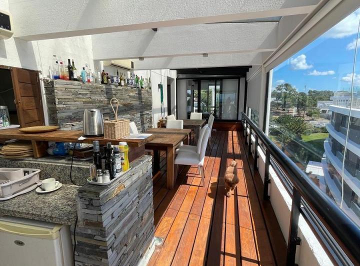 Departamento · 90m² · 6 Ambientes · 1 Cochera