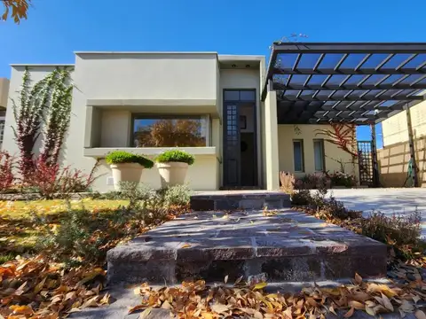 Casa en Venta en Russell, Maipú