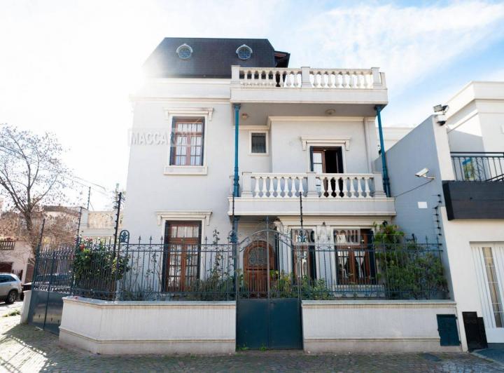 Casa · 245m² · 5 Ambientes · 2 Cocheras