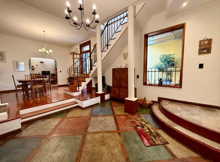 Casa · 177m² · 4 Ambientes · 2 Cocheras