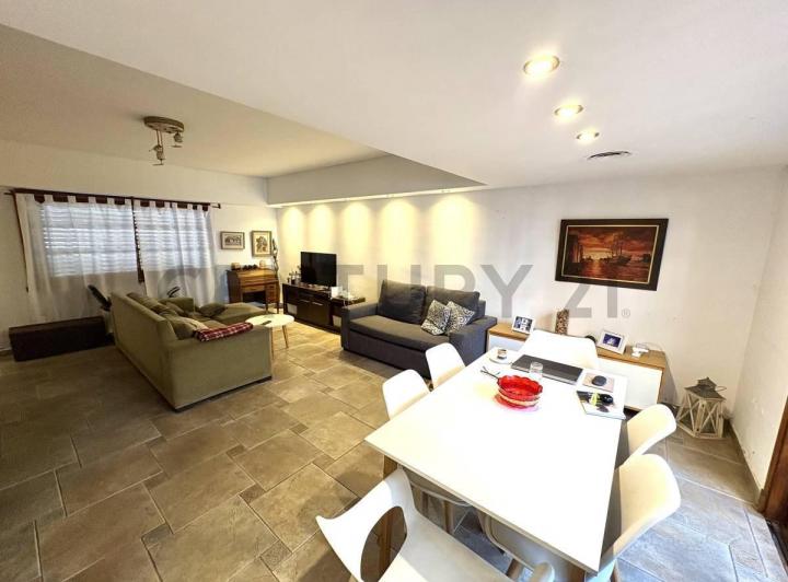 Casa · 158m² · 3 Dormitorios · 1 Cochera