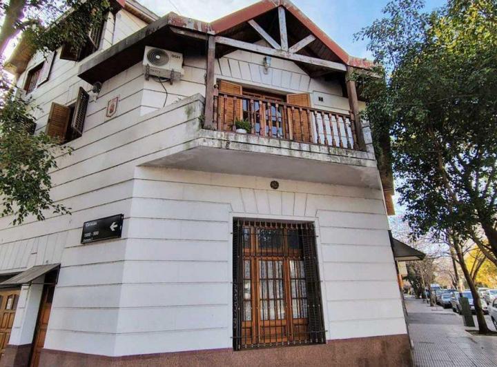 Casa · 265m² · 8 Ambientes · 1 Cochera