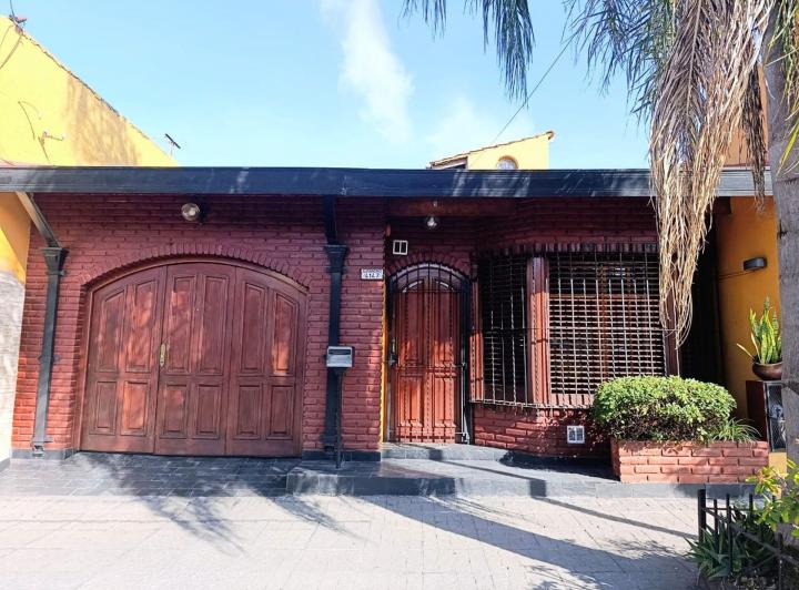 Casa · 182m² · 4 Ambientes · 2 Cocheras