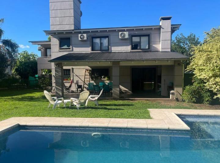 Casa · 350m² · 10 Ambientes