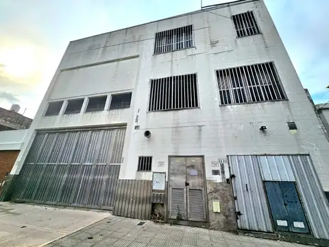 Galpón en Venta en Mataderos, CABA
