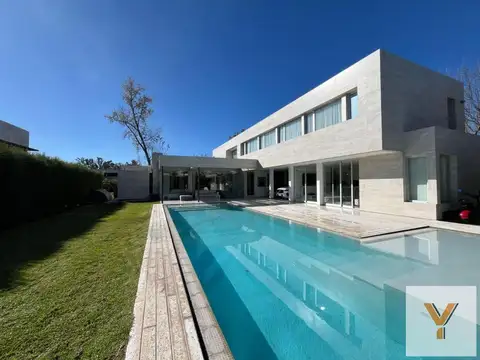 Casa en Venta en Grand Bell, Countries y Barrios Cerrados en la Plata