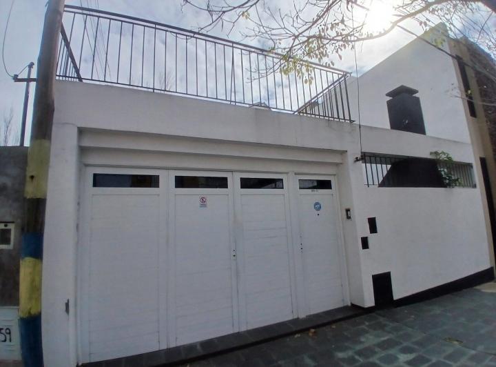 Casa · 75m² · 9 Ambientes · 1 Cochera