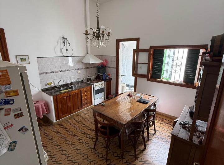 Casa · 180m² · 4 Dormitorios · 2 Cocheras
