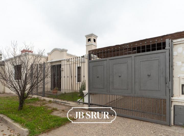 Casa · 250m² · 80 Ambientes · 2 Cocheras